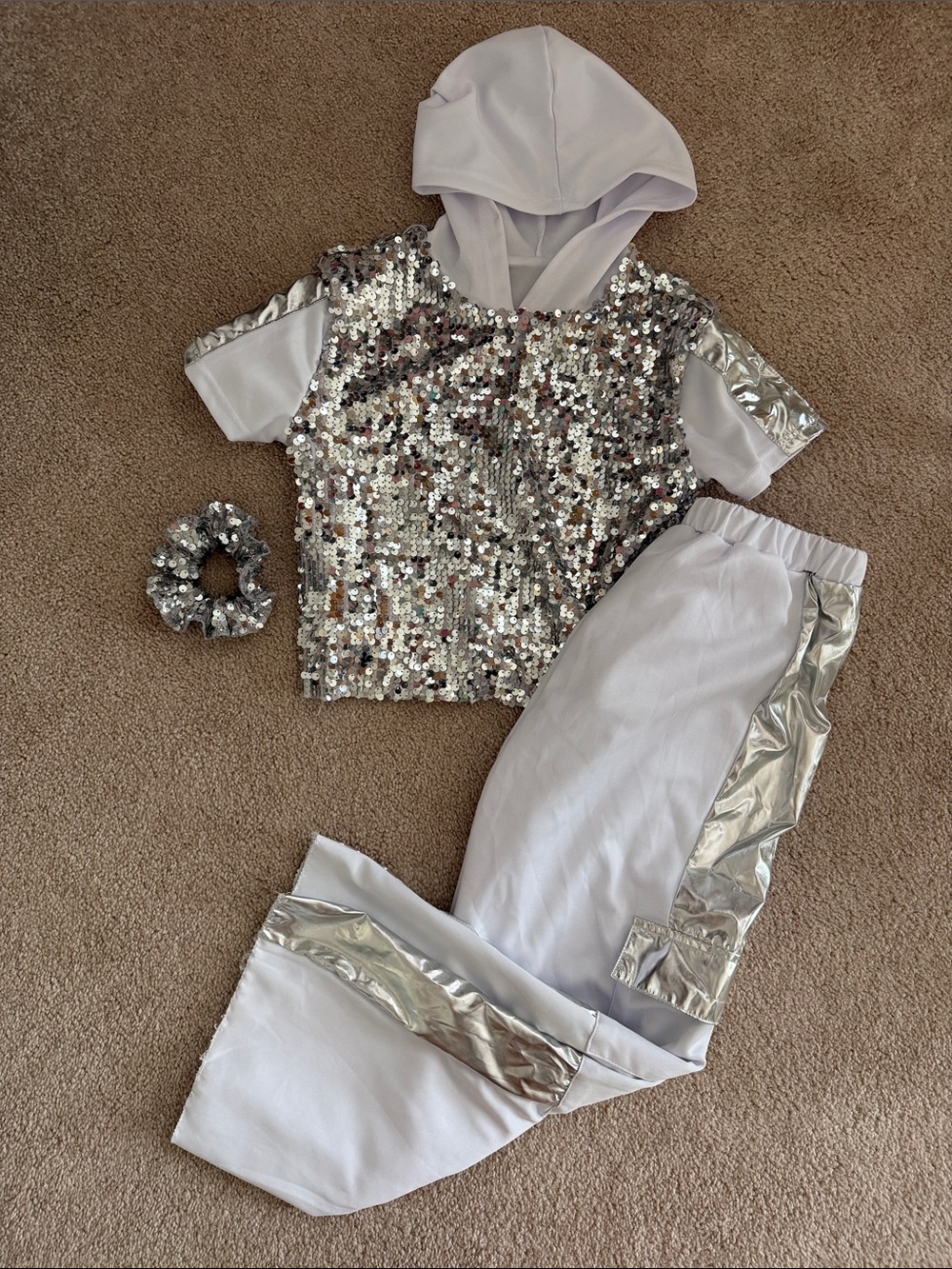 Weissman IC intermediate child approx 8-Silver Sequin Hoodie Set - Kids Costume
